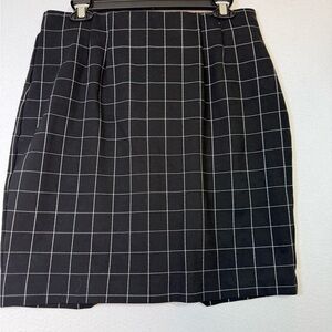 Amanda & Chelsea Black and White Pleated Pencil Skirt